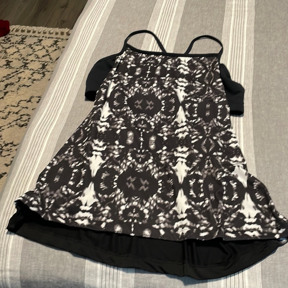 Fabletics Black & White Built in Bra Tank Top